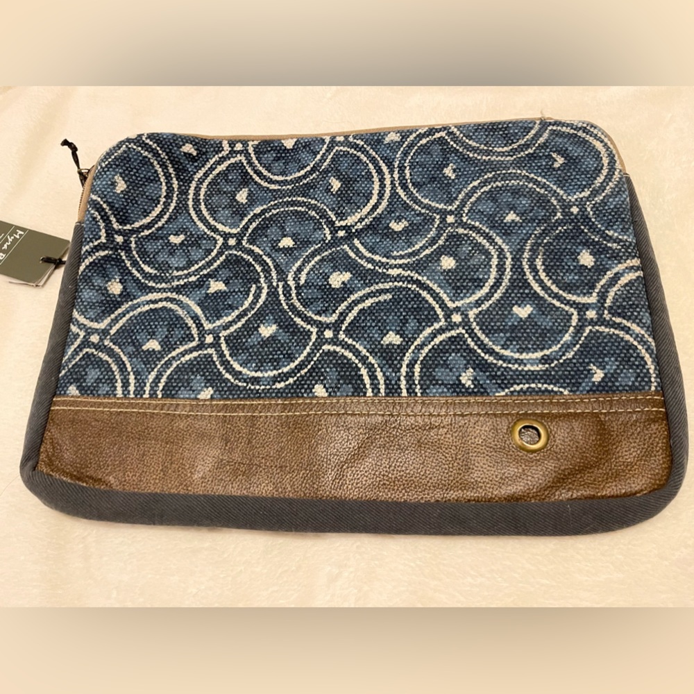 MYRA LAPTOP CASE !